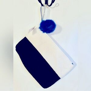 NWT. Old Navy Large cosmetic bags w/handle.